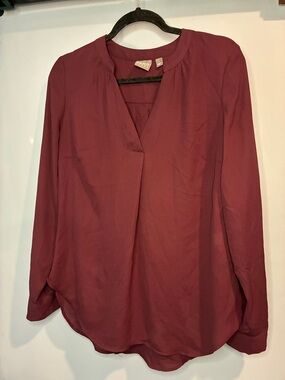 New York & Company SOHO Jeans Burgundy Long-Sleeve V-Neck Blouse size small